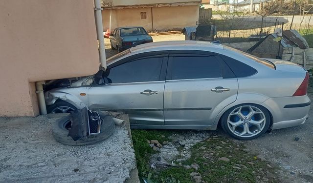 İki otomobilin çarpıştığı kazada 4 kişi yaralandı