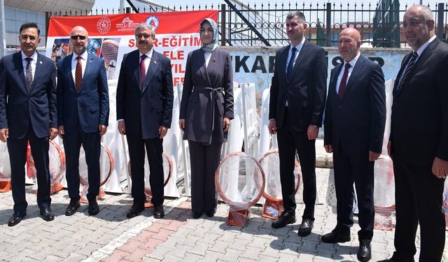 Köy okullarına spor malzemeleri dağıtılıyor