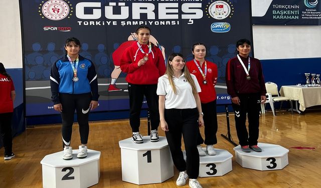 Afyonlu genç kadın güreşçi Türkiye Şampiyonu oldu