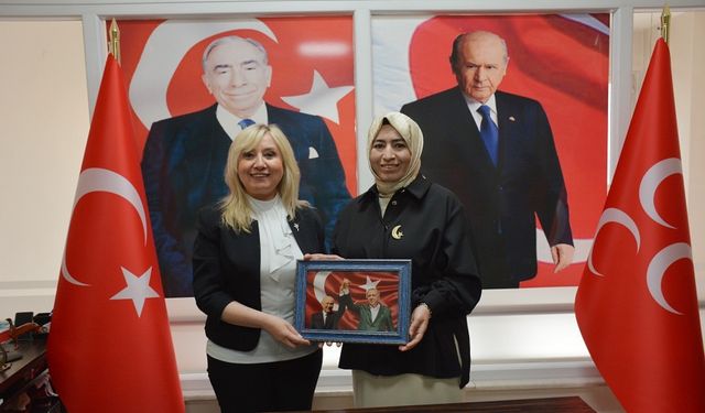 AK Partili kadınlardan MHP'li kadınlara ziyaret