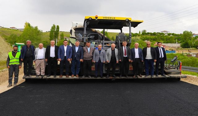 Çobanlar Kale - Akkoyunlu grup köy yolu asfaltlanıyor