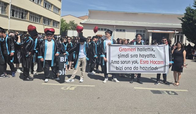 Cumhuriyet Anadolu Lisesinde mezuniyet coşkusu