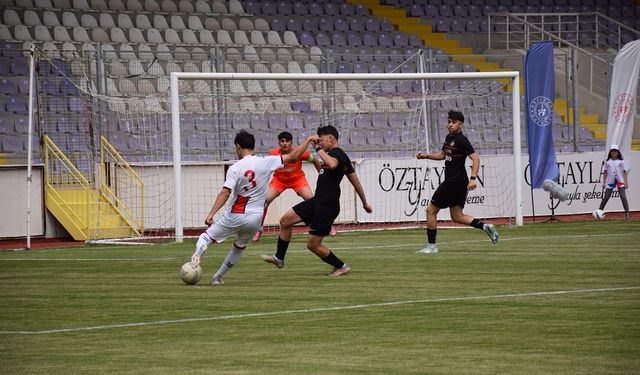 Türkiye Okul Sporları Futbol Şampiyonası Ayon'da yapıldı