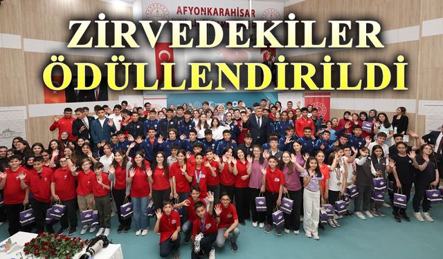 Zirvedekiler ödüllerini törenle aldı