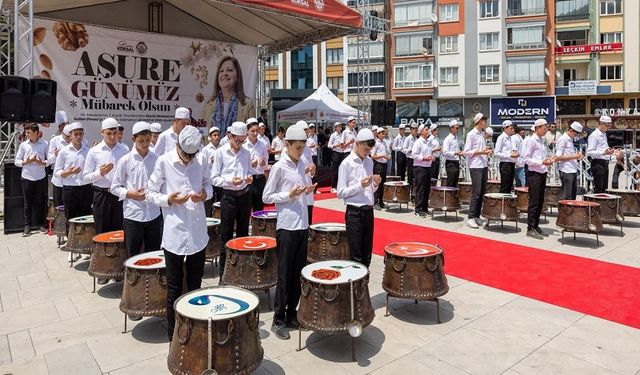 40 hatimli aşure etkinliği Zafer Meydanında yapıldı