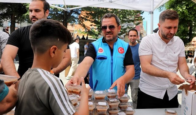 Afyon'da binlerce vatandaşa aşure dağıtıldı