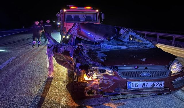 Otomobil tırla çarpıştı, 4 yaralı