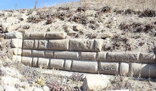 Dinar Antik Tiyatrosu kazıları yeniden başlatılsın