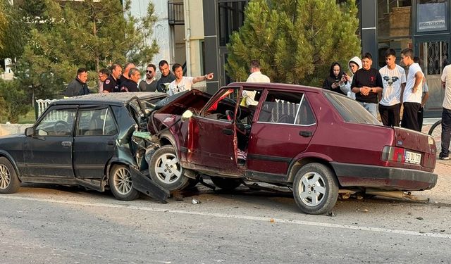Afyon'da trafik kazası, 3 yaralı