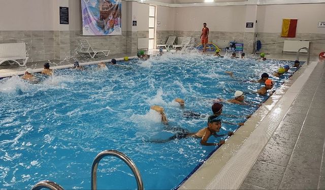 Sinanpaşa’da yüzme havuzu hizmete giriyor