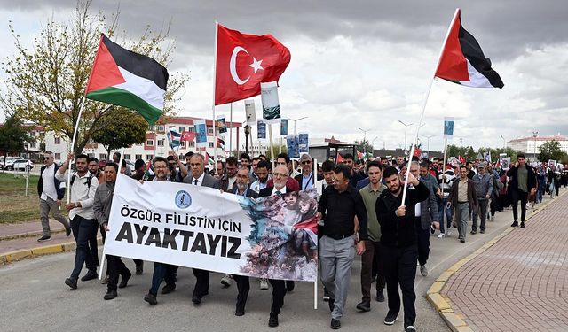 AKÜ'de Sumud Filosu’na destek yürüyüşü