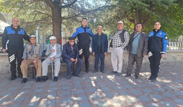 Afyon'da Polislerden Huzurevi ziyareti