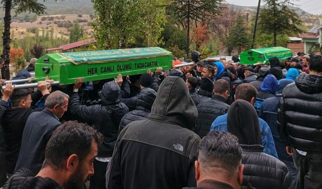 Belçika'da kazada ölen gurbetçi gençler Afyon'da toprağa verildi