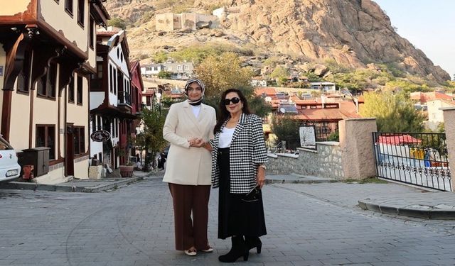 Türkan Şoray Afyonkarahisar’ı gezdi