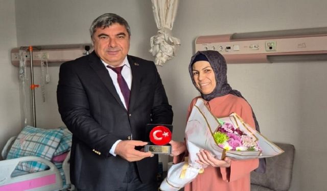 Hastanede tedavi gören öğretmene ziyaret