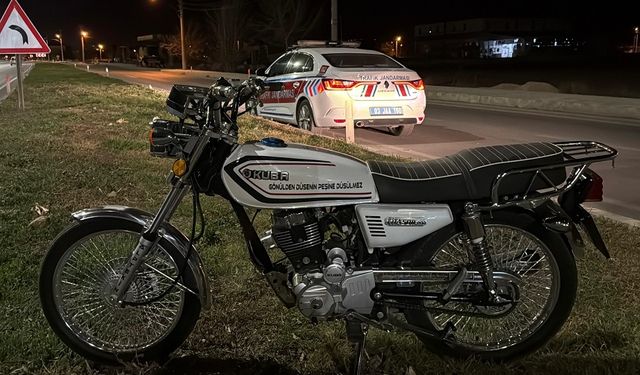 Afyon'da motosiklet devrildi, 2 yaralı