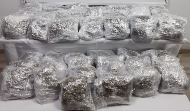 Poşet poşet uyuşturucu ele geçirildi