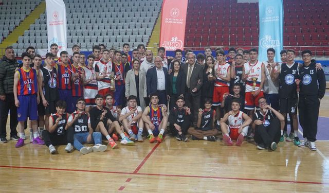Afyon'da Genç Erkekler Basketbol müsabakaları sona erdi
