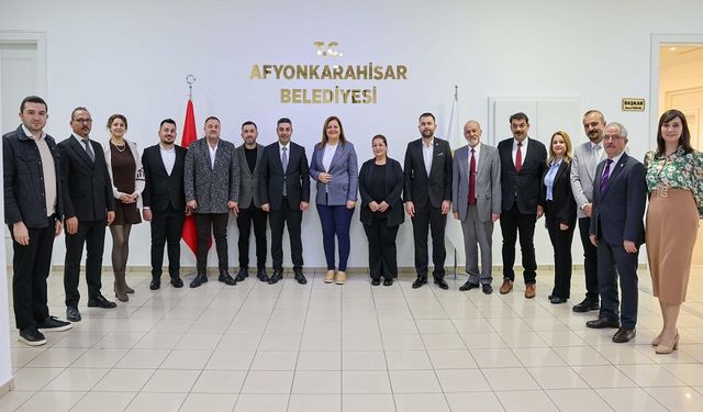 Burcu Köksal’dan CHP Merkez İlçe’ye “Hayırlı Olsun” kabulü