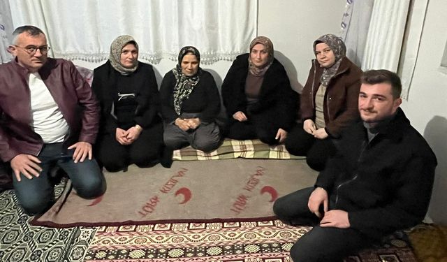 İYİ Parti'den şiddet mağduru kadına evinde ziyaret