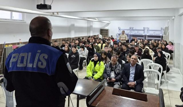 Polisten Sandıklı'da eğitim hamlesi
