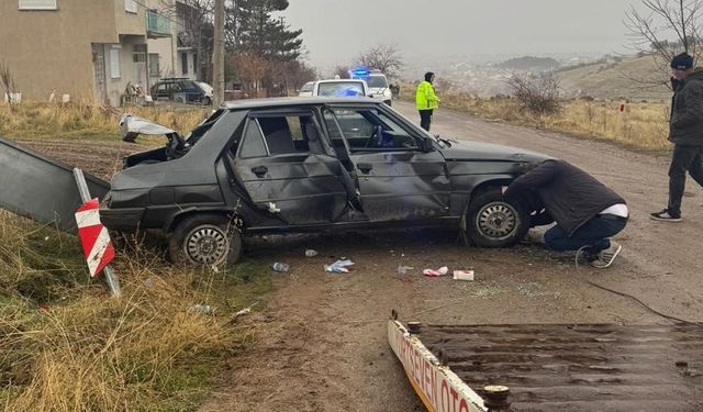 Otomobil şarampole girdi, 3 kişi yaralandı