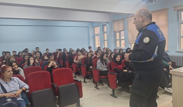 Afyon'da Polis'ten lise öğrencilerine eğitim