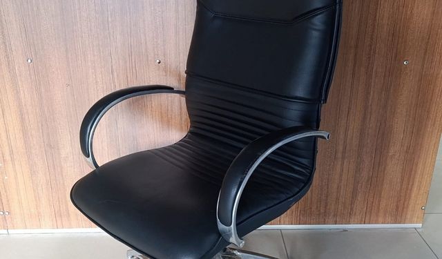 Girdiği dükkandan koltuk çaldı!..