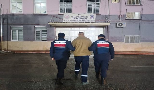 Çobanlar'da aranması bulunan bir şahıs yakalandı
