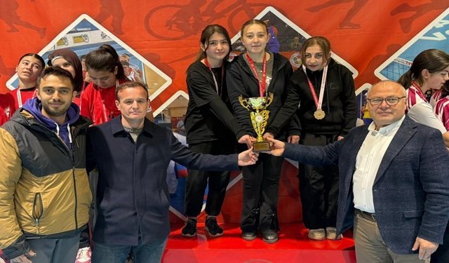 Afyonkarahisar Yıldız Kızlar Dart’ta Şampiyon Ayazini Ortaokulu