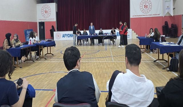 Afyonkarahisarlı gençler kürsüye çıkıyor