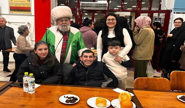 Özel çocuklar ve üniversiteliler iftar sofrasında buluştu