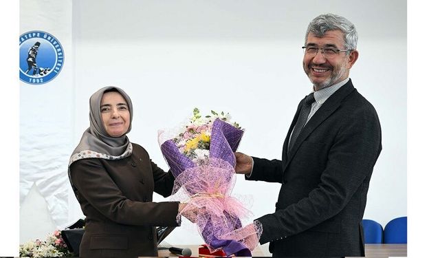 AKÜ İlahiyat'a kadın dekan