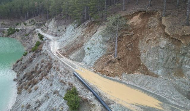 Baraj gölü çevresindeki heyelanın görüntüleri