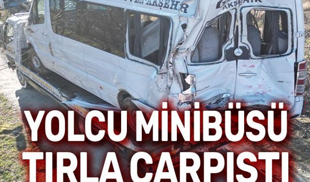 Afyon'da yolcu minibüsü tırla çarpıştı
