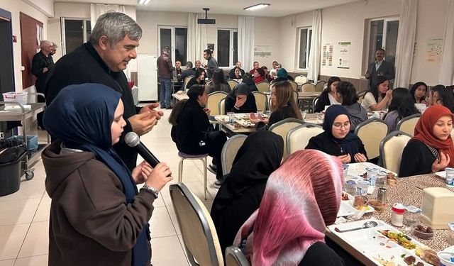 Eğitim camiası iftar sofrasında bir araya geldi
