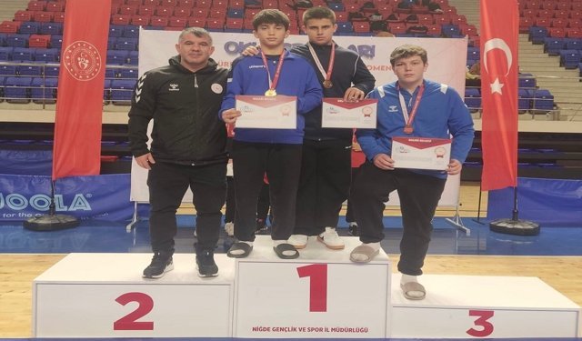 Afyonlu genç güreşçilerden büyük başarı