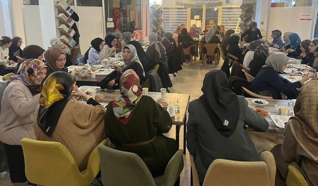 Müftülük personeli üniversite öğrencileriyle iftarda buluştu