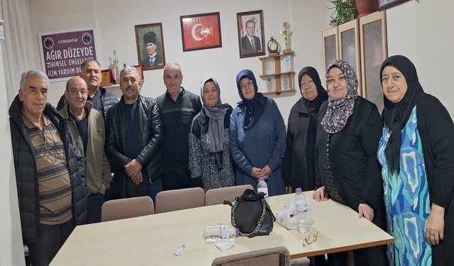 Afyonkarahisar Ağır Düzey Zihinsel Engelliler Derneği iftarda buluştu