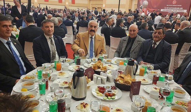 Ahmet Kahveci, Devlet Bahçeli'nin iftarına katıldı