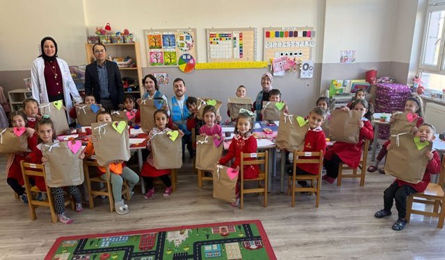 6 köy okulunda bayram sevinci