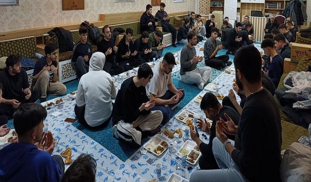 Emirdağ'da üniversiteli öğrencileri iftar programında buluştular