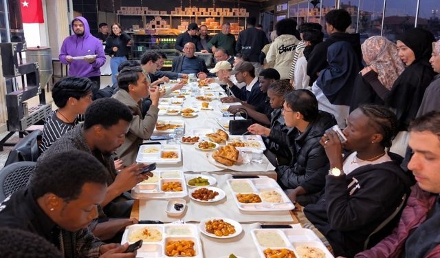 Misafir öğrencilere iftar sofrası