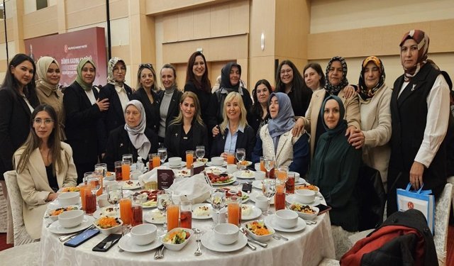 Türk Kadını toplumda öncü, devlette neferdir