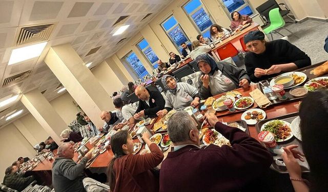 Sandıklı'da Hastane çalışanları iftarda buluştu