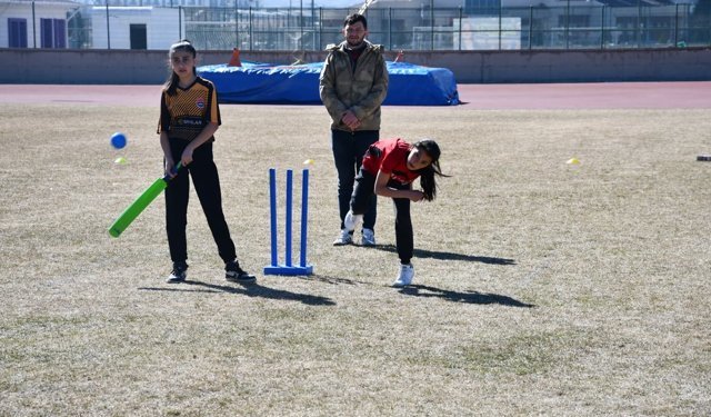 Afyon Küçük Kızlar Kriket Müsabakaları tamamlandı