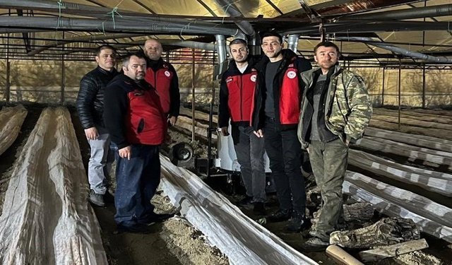 Afyon'da kiraz bahçelerinde dona karşı nöbet tuttular!..