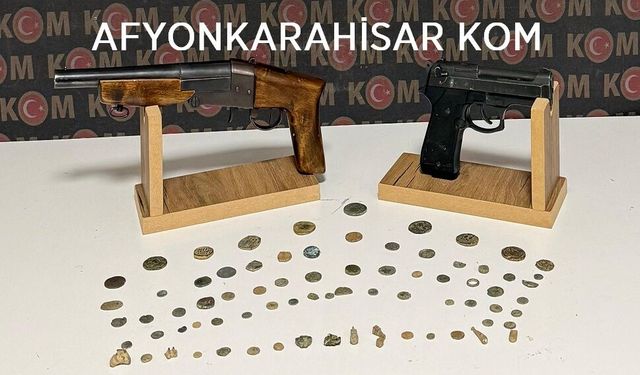 Afyon'da tarihi eser operasyonu, 24 sikke ele geçirildi