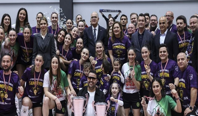 Zaferin Sultanları kupasını aldı!..