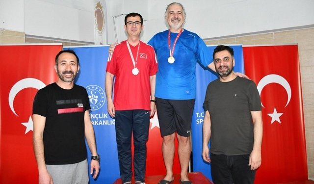 Türk Devletlerinden gelen yüzücüler Afyon'da yarıştı